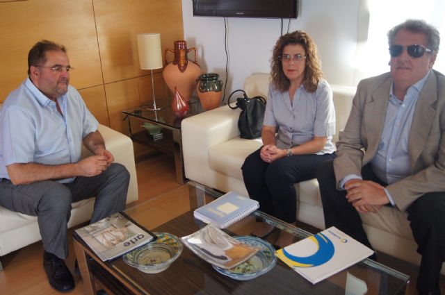 El alcalde se reúne con el director territorial de la ONCE