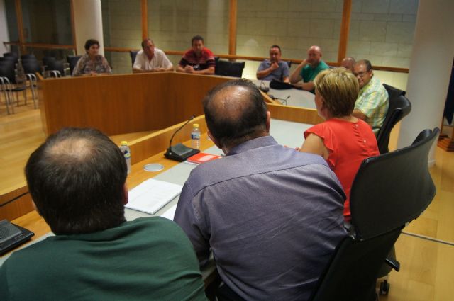 El Gobierno municipal se reúne con los artesanos de Totana con el fin de estudiar medidas de ayuda que permitan reactivar este sector profesional