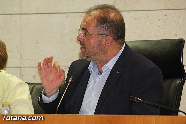 El alcalde de Totana sigue informado en redes sociales de los 'desmanes' que se han cometido en los últimos 12 años