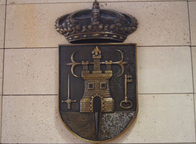 El Gobierno municipal promoverá conjuntamente con el Ilustre Cabildo Superior de Procesiones todas aquellas actuaciones tendentes a normalizar las relaciones institucionales