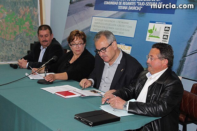 Foto de archivo,   Andrés García, González Tovar y Manuel Soler, en la Comunidad de Regantes de Totana / Murcia.com