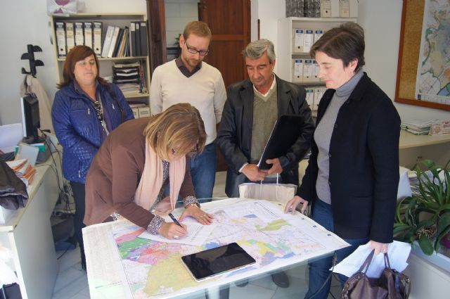 La secretaria general de la Federación de Servicios Públicos de UGT-RM se adhiere a la plataforma ciudadana en contra de la Línea de Alta Tensión en Totana y Aledo
