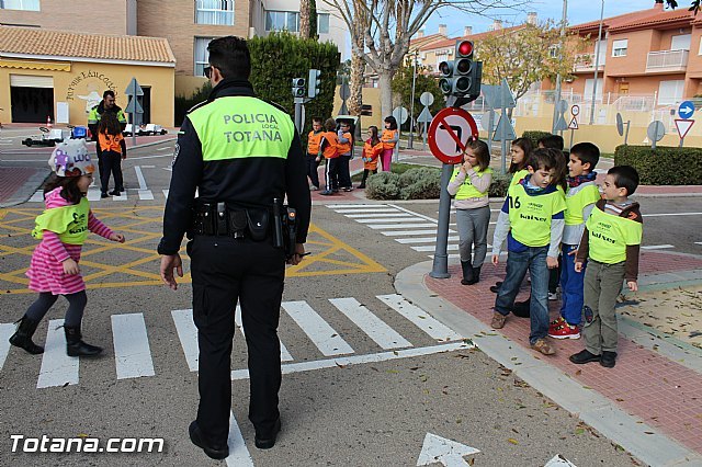 Cerca de 3.000 alumnos de once colegios de Totana participarán este curso 2015/16 en el programa de Educación Vial que coordina la Policía Local