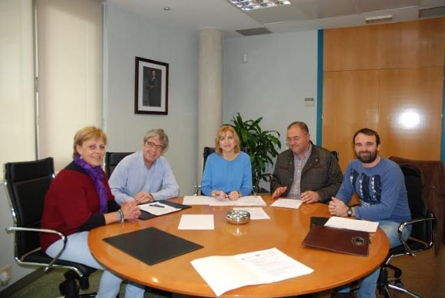 El alcalde se reúne con la consejera de Familia e Igualdad de Oportunidades