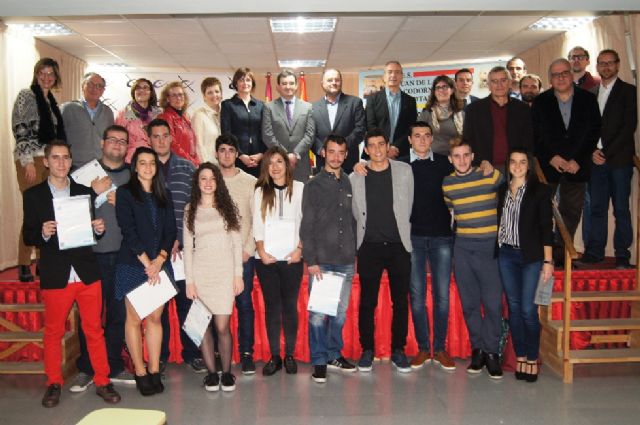 Se celebra el acto de entrega de diplomas acreditativos la IX promoción de alumnos del Bachillerato Internacional del IES 'Juan de la Cierva'