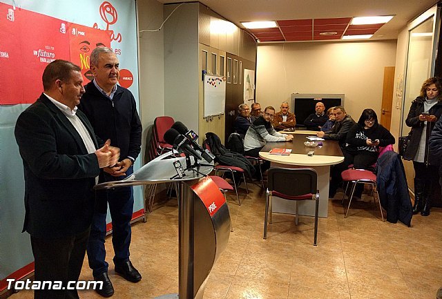 Rueda de prensa del secretario general del PSOE de Totana, Andrés García Cánovas, y el secretario general del PSRM-PSOE Rafael González Tovar