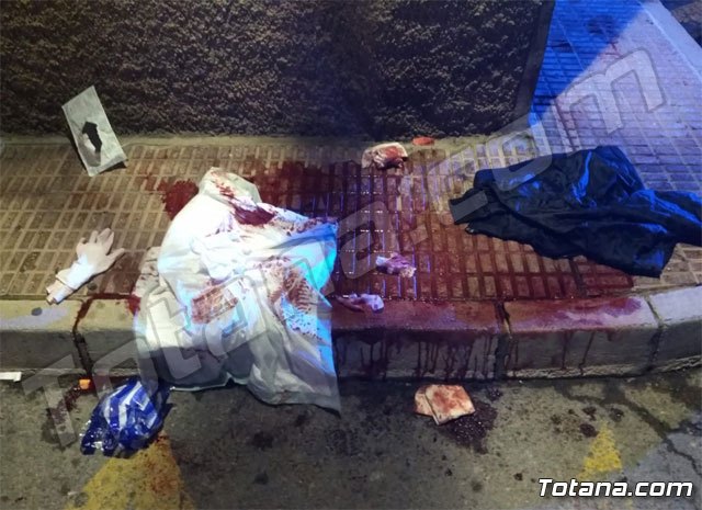 Buscan a un joven por apuñalar hasta diez veces a otro en Totana