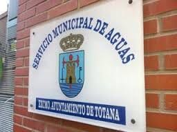 El Servicio Municipal de Aguas procede a la limpieza del depósito de la 'Piedra de la Víbora'
