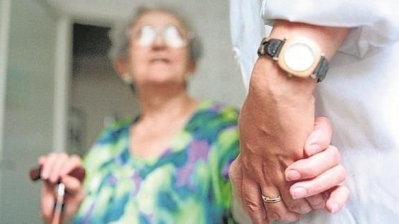 Se aprueban los pliegos que van a regir los contratos prestación del Servicio de Ayuda a Domicilio por dependencia y municipal para los próximos años