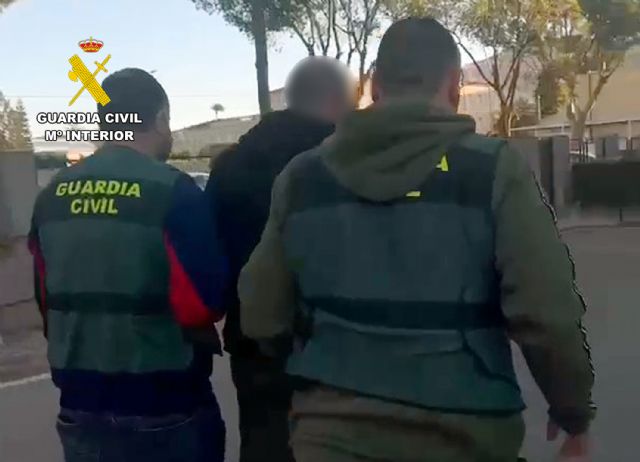 La Guardia Civil detiene a un agente de seguros por estafar a sus clientes