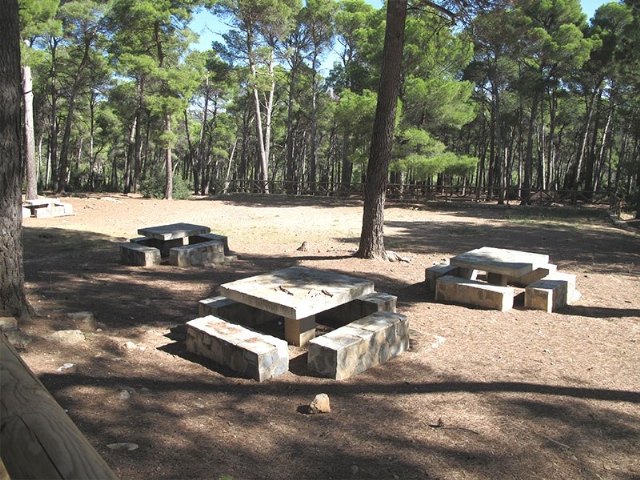 Las infraestructuras existentes en las áreas recreativas de Sierra Espuña no se pueden utilizar, para evitar contagios por el COVID-19
