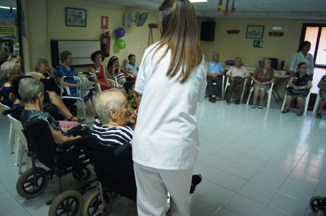 El Ayuntamiento quiere que se establezca el reconocimiento y valoración de puntos a personas que trabajan con asociaciones sin ánimo de lucro para promover el voluntariado