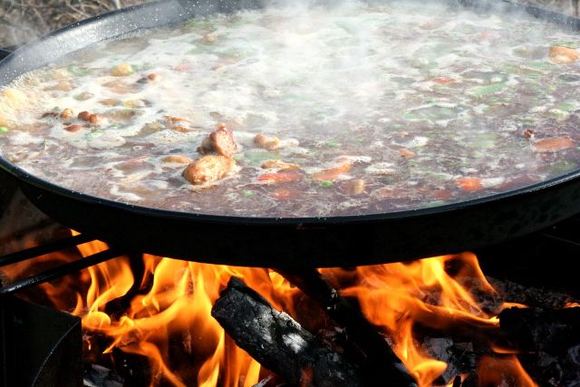 Desde hoy ya se pueden realizar fuegos vegetales exclusivamente en las barbacoas habilitadas en los parajes de 'El Ángel' y 'El Grifo'