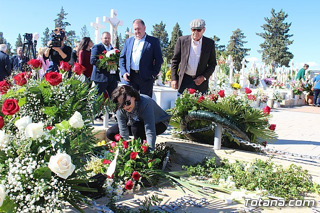 Homenaje del PSOE de Totana a los Caídos por la Libertad, en el Día de Todos los Santos 2018