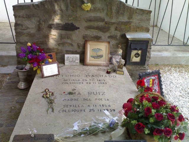 “No acostumbro a visitar el cementerio en estos dias'