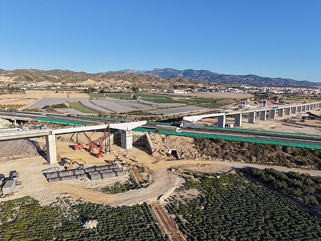 Adif AV avanza en la construcción del viaducto sobre la autovía A-7, en la LAV Murcia-Almería a su paso por Totana