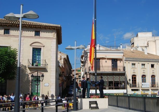 El Ayuntamiento de Totana volverá a celebrar el próximo 12 de octubre el acto institucional de homenaje a la Bandera de España