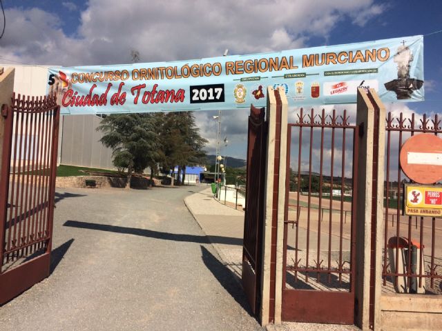 Hoy se abre al público el 5° Campeonato Ornitológico Regional Murciano que se celebra en el Pabellón del Polideportivo Municipal '6 de Diciembre'