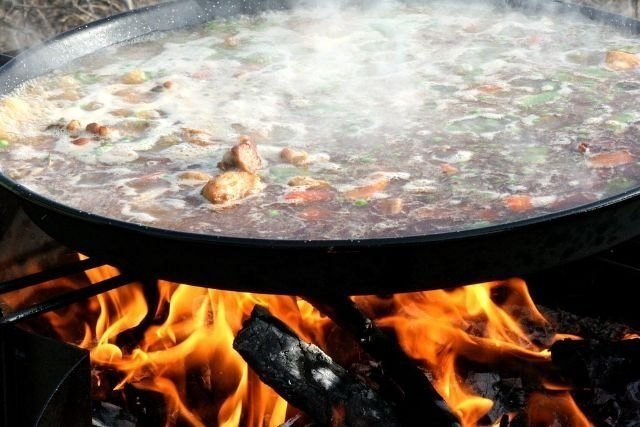 Se autoriza el encendido de fuegos de combustible gaseoso y vegetal, este último exclusivamente en las infraestructuras de carácter fijo, coincidiendo con la romería de regreso de La Santa a su santuario