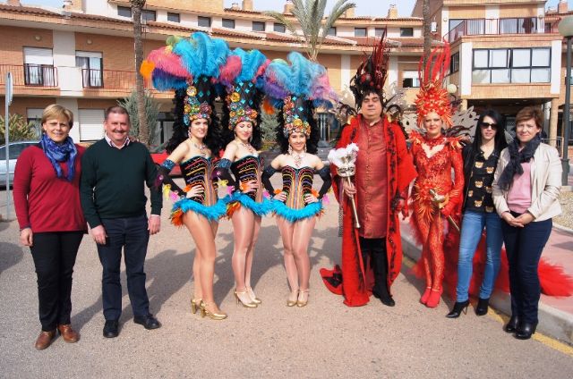 Autoridades municipales acompañan a La Musa y Don Carnal a su tradicional visita a la residencia 'La Purísima' y el Centro Ocupacional 'José Moyá Trilla'