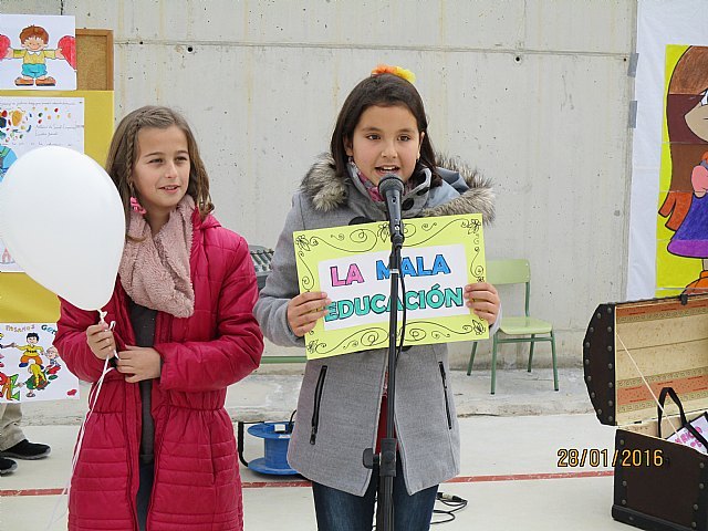 El colegio La Cruz celebró un emotivo acto con motivo del Día Escolar de la No Violencia Y la Paz (DENYP)