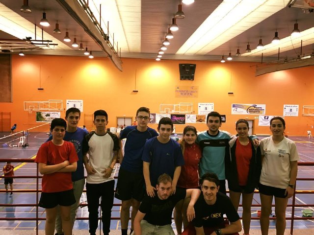 Este fin de semana los jugadores absolutos y sub17 del club bádminton Totana se desplazaron hasta la localidad de Alhaurín de la Torre (Málaga)