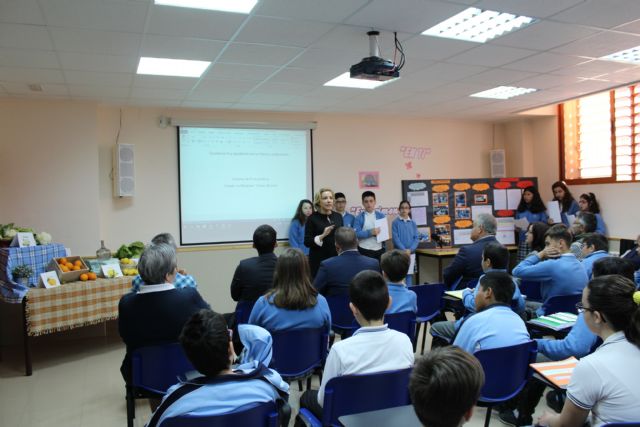 Los alumnos del colegio La Milagrosa presentan a la consejera de Agua, Agricultura y Medio Ambiente su proyecto 'Tierra y Agua'