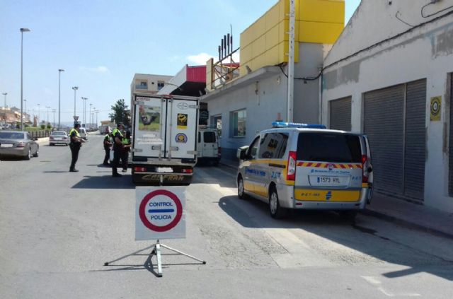 La Policía Local de Totana participa durante esta semana en una nueva campaña especial de detección de alcohol y drogas al volante