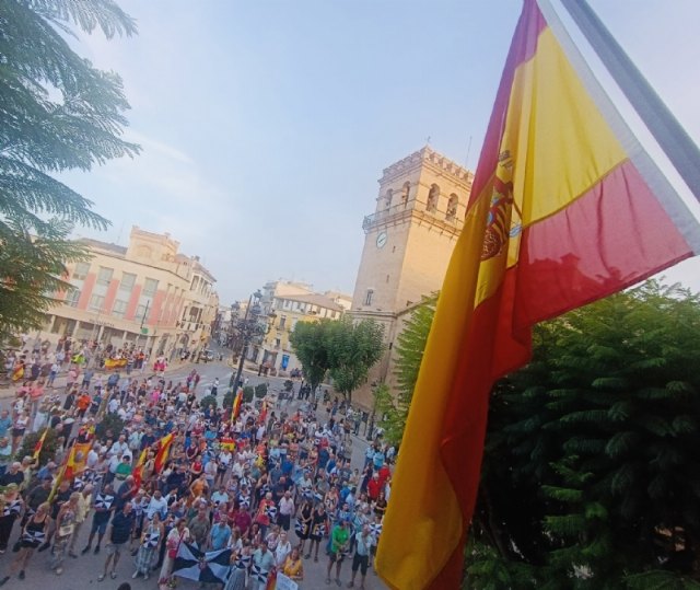 Varios centenares de vecinos de Totana muestran su apoyo y cariño al pueblo de Ceuta