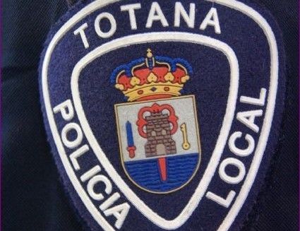La Policía Local de Totana recupera y entrega a su titular un teléfono móvil de alta gama