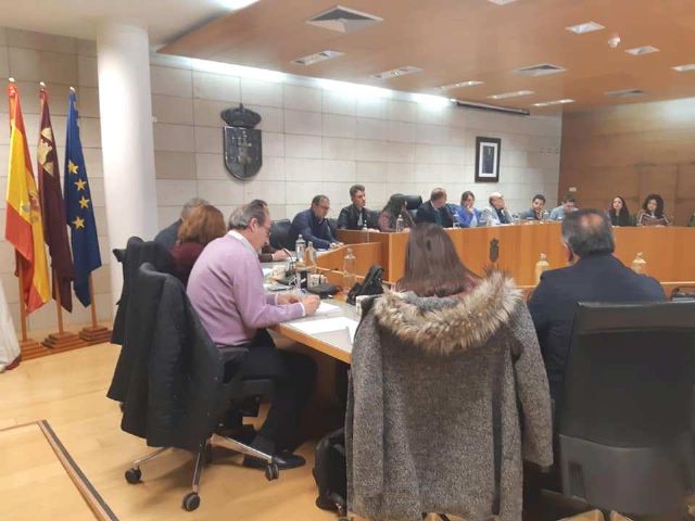 El Pleno aprueba instar al Gobierno regional a que no se implante la pretendida autorización expresa o 'pin parental' en los centros educativos de la Comunidad Autónoma
