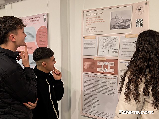 El IES Prado Mayor inaugura su tercera exposición de pósteres científicos en la sala Gregorio Cebrián