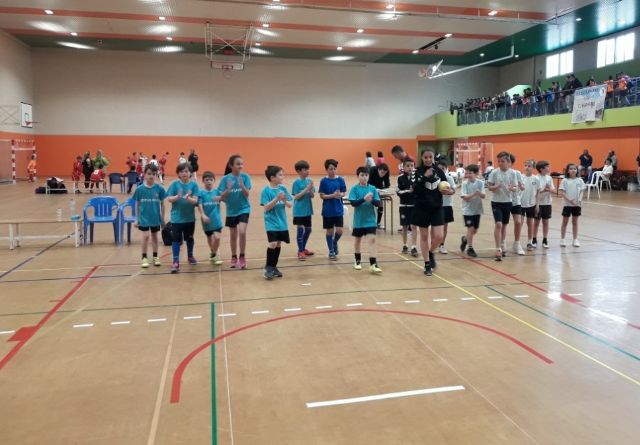 Los colegios 'La Cruz', 'Santiago' y 'Tierno Galván' participaron en los cuartos de final regionales de Deportes de Equipo