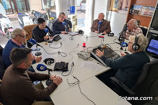 La tertulia aborda la rectificación del patronato respecto a la romería del 7 de enero