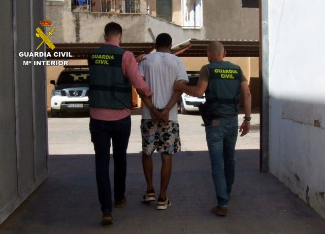 La Guardia Civil detiene en Totana a una persona dedicada a cometer robos con violencia