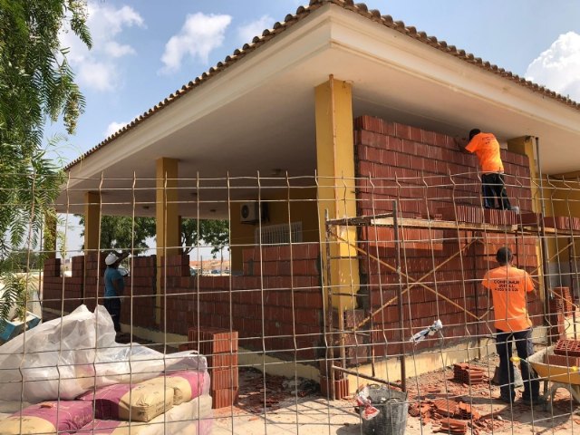 Esta semana han comenzado las obras de ampliación y adaptación al COVID-19 del Consultorio Médico de la pedanía de El Paretón-Cantareros