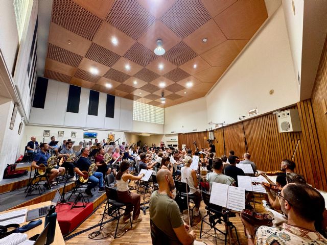 La Sinfónica regional orquesta ‘La Navidad en sus manos 2’ que protagonizan Santiago Segura y Ernesto Sevilla