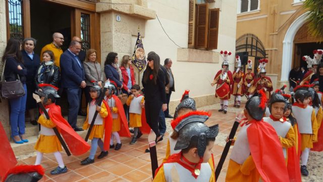 La consejera de Educación y Universidades participa en actividades en colegios con motivo de la Semana Santa