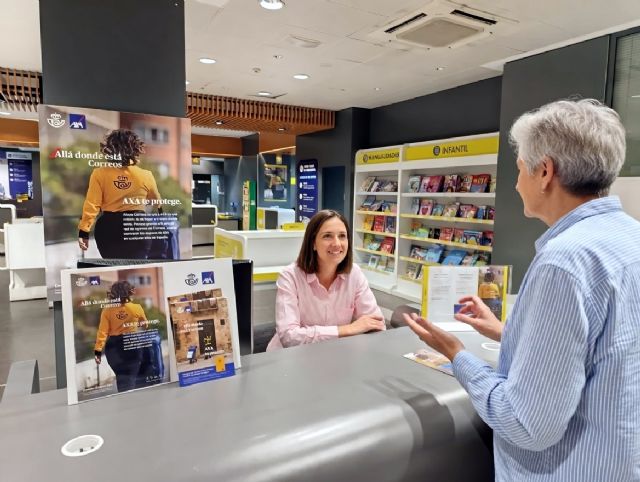 Correos formaliza seguros de AXA en 27 oficinas de la Región de Murcia
