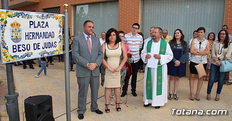 Inauguran la plaza 'Hermandad Beso de Judas', en la urbanización 'El Parral' donde se ubica su casa-sede
