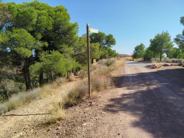Mejoran la señalización de senderos en Sierra Espuña y adecuan el itinerario de La Santa de Totana