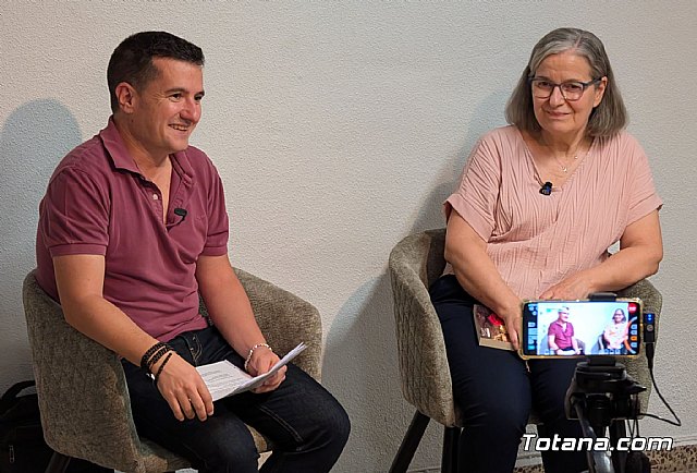 Sabiduría entre jaulas y vuelos de libertad: el Centro Cultural y Obrero acogió la presentación de 'Fragancias de Oriente', la obra más íntima de Víctor Muñoz Calero