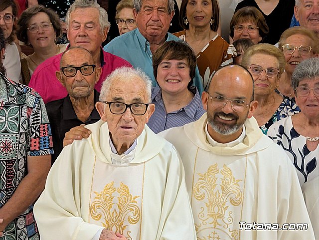 Sesenta años de sacerdocio, humildad y servicio: Totana homenajea a Isidro Molino en sus Bodas de Diamante Sacerdotales