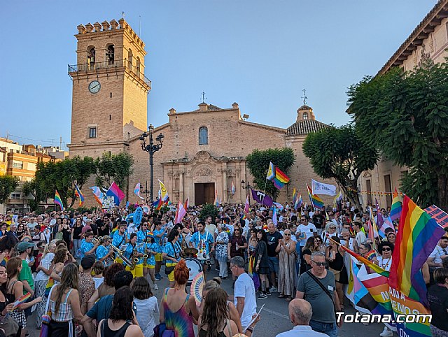 Totana hace historia: el primer Orgullo LGTBIAQ+ desborda las calles como respuesta masiva al “Pacto de la Vergüenza”