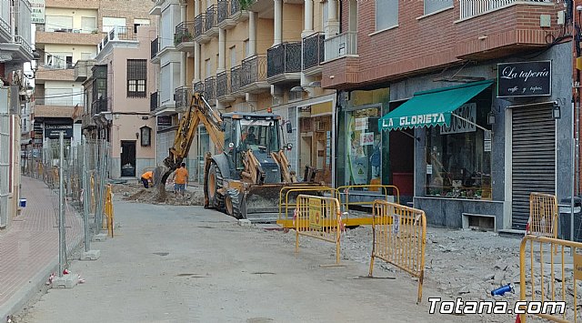 Entran en su última fase las obras de acondicionamiento de las aceras en la calle Juan XXIII