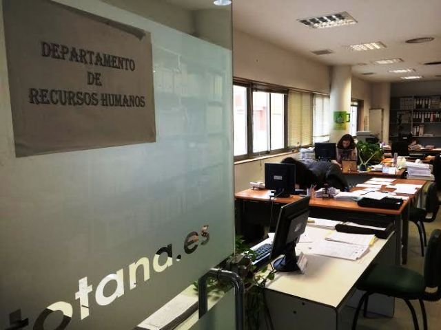 El ayuntamiento contratarán una plaza de auxiliar administrativo y cuatro de peones de mantenimiento