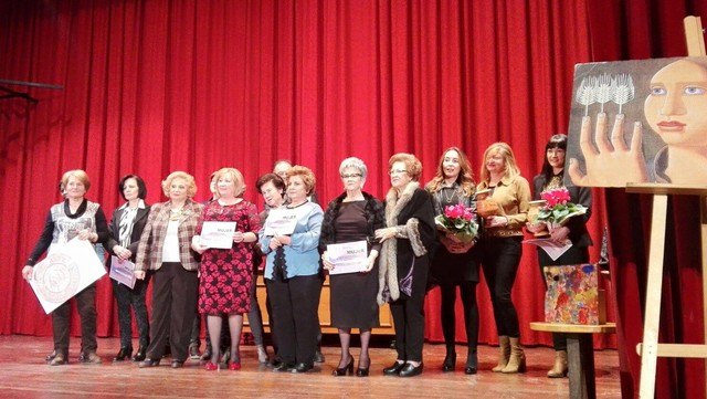 Mujeres y empresas de Totana son homenajeadas en el acto institucional celebrado con motivo del 'Día de la Mujer´2016'