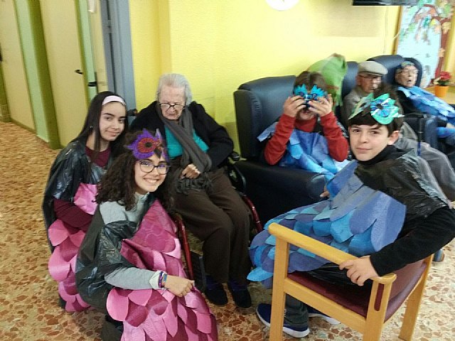 Alumnado del Prado Mayor compartieron el carnaval con los abuelos y abuelas de la Residencia 'La Purísima'