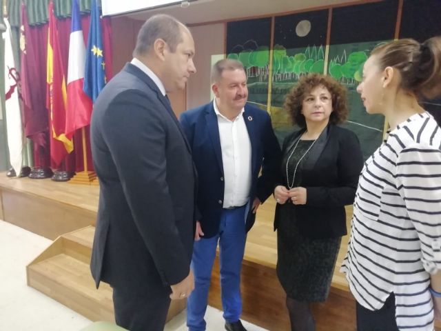 El alcalde acompaña al cónsul honorario de Francia en la Región de Murcia en una jornada formativa organizada por el Departamento de Lengua Francesa en el IES Prado Mayor