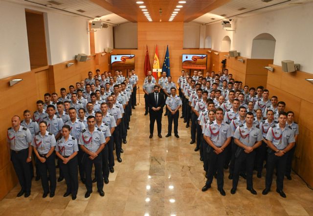 López Miras recibe a la promoción que culmina su formación en la Academia General del Aire